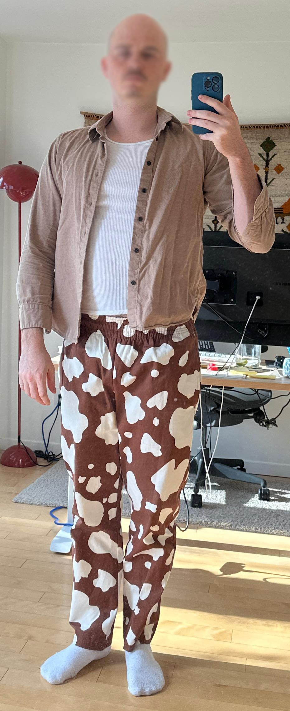 Source pants with pattern