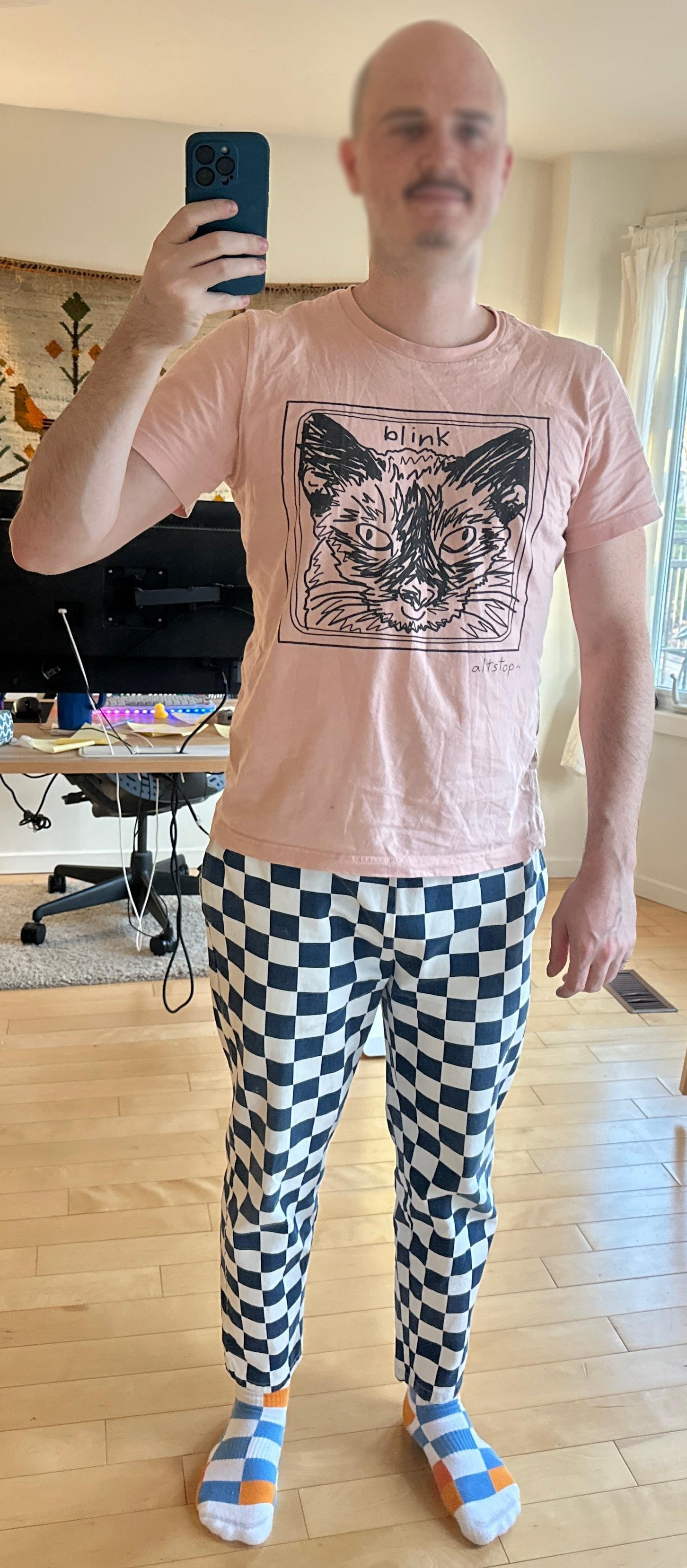 Source t-shirt with graphic text